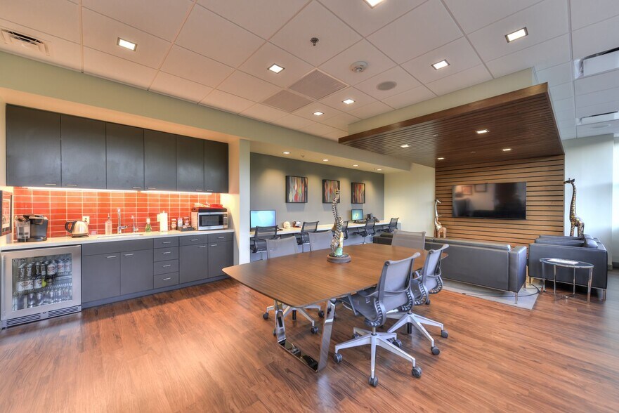 More Photos Of 4611 Centerview, San Antonio Medical For Sale