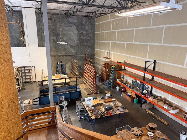More Photos Of 6510 Rosewood St, Lake Oswego Warehouse For Lease