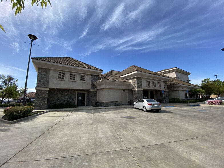 More Photos Of 1547 E March Ln, Stockton Bank For Lease