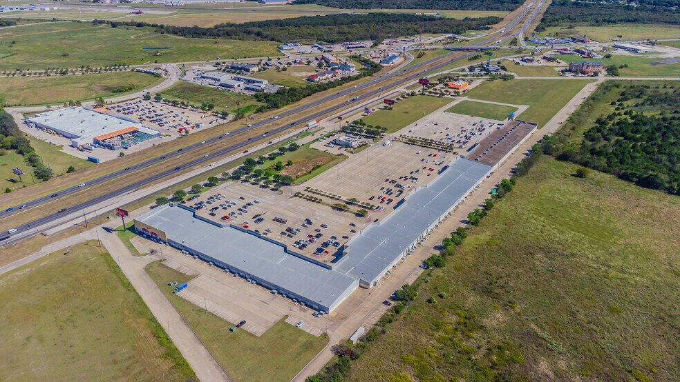 More Photos Of 301 Tanger Dr, Terrell Unknown For Lease