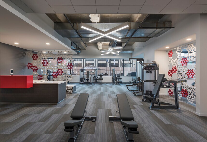 More Photos Of 10 W Market St, Indianapolis Office For Lease