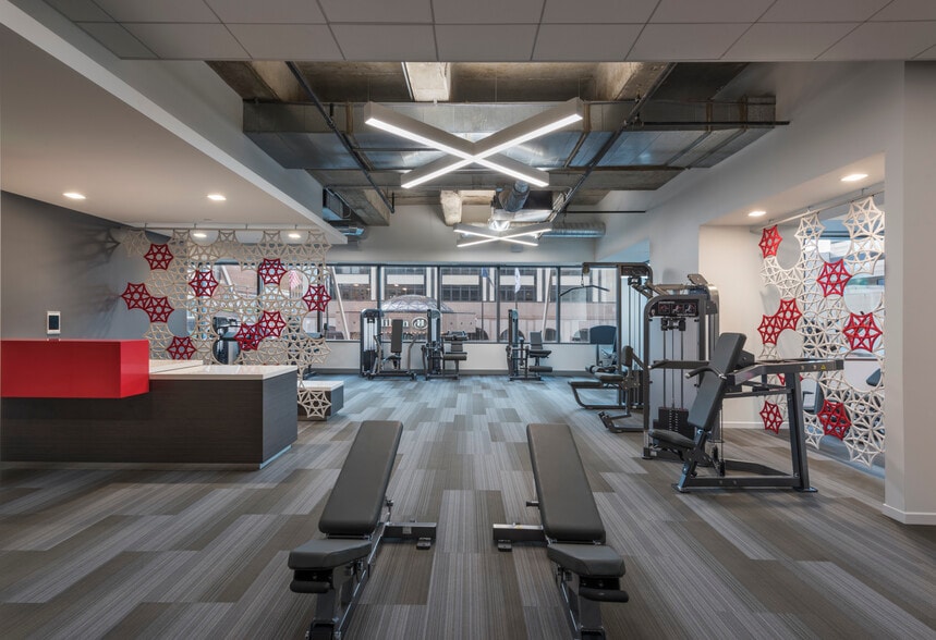 More Photos Of 10 W Market St, Indianapolis Office For Lease