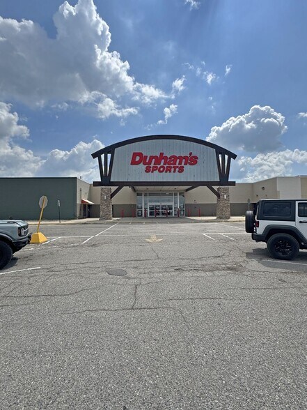 More Photos Of 1357 S Main, Adrian General Retail For Lease