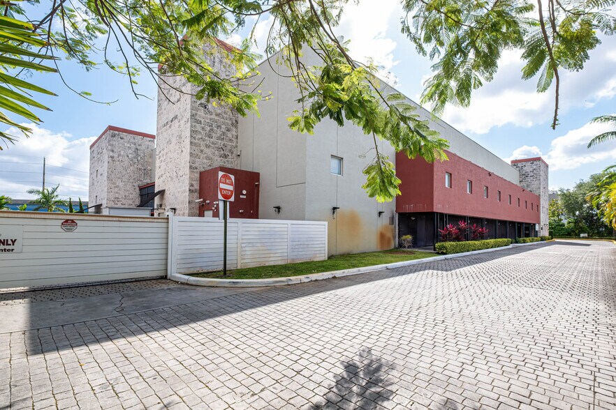 More Photos Of 901 S Royal Poinciana Blvd, Miami Springs Hotel For Sale
