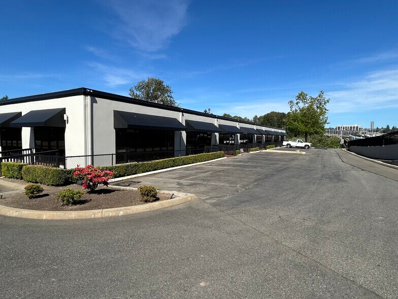 More Photos Of 1600 124th Ave NE, Bellevue Flex For Lease