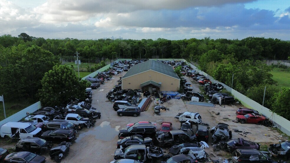 More Photos Of 5305 S Acres Dr, Houston Showroom For Sale
