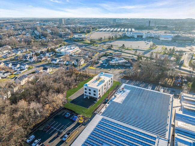 More Photos Of 374 Green St, Woodbridge Coworking Space