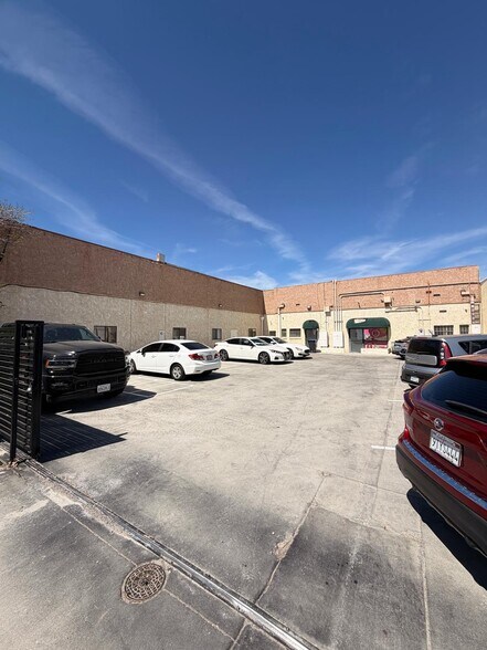 More Photos Of 566 W Lancaster Blvd, Lancaster Office For Sale