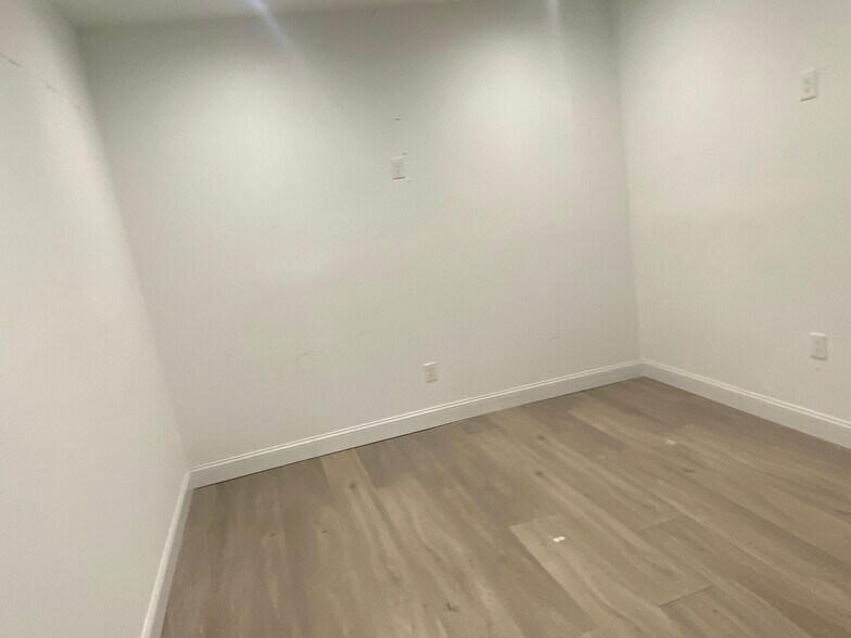 More Photos Of 1802 11th St NW, Washington Office For Lease