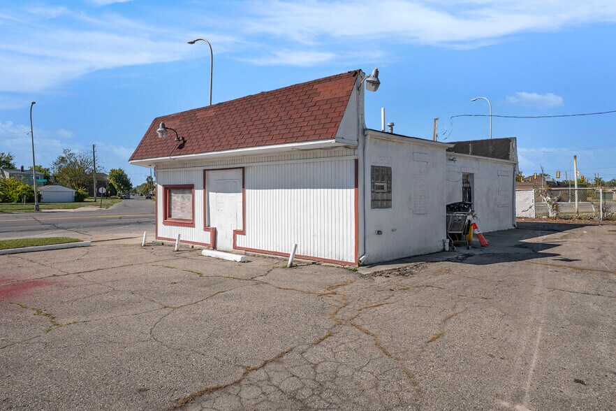 More Photos Of 8300 Livernois Ave, Detroit Storefront Retail Office For Sale