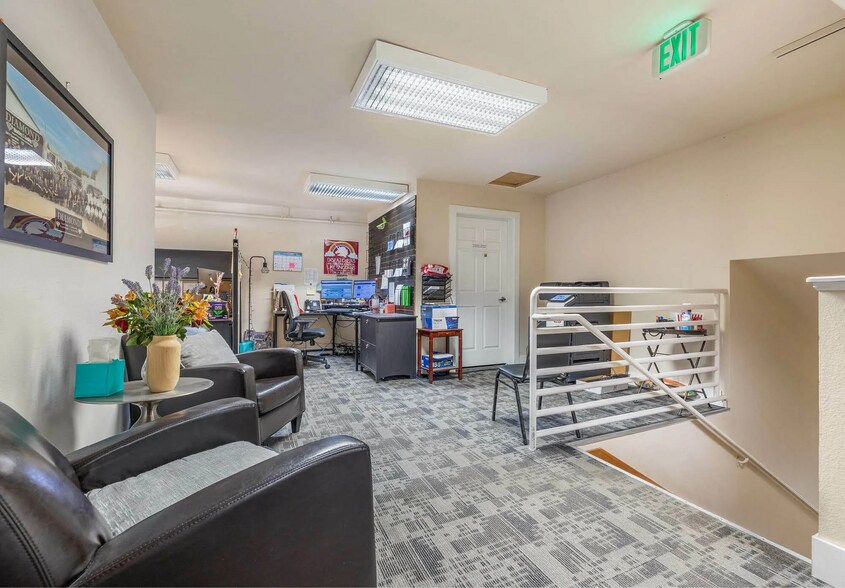 More Photos Of 5090 N Sawyer Ave, Garden City Warehouse For Sale