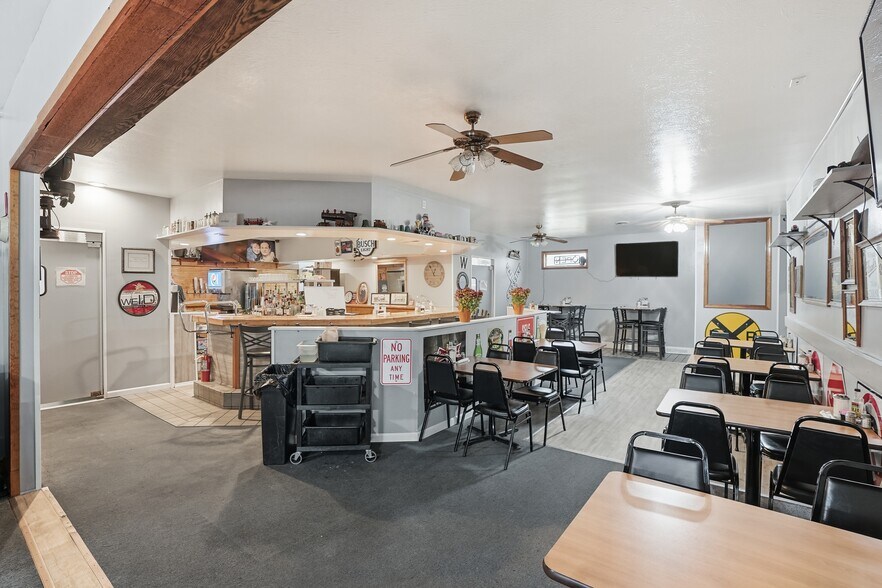 More Photos Of 4020 E Old US 30, Hamlet Restaurant For Sale