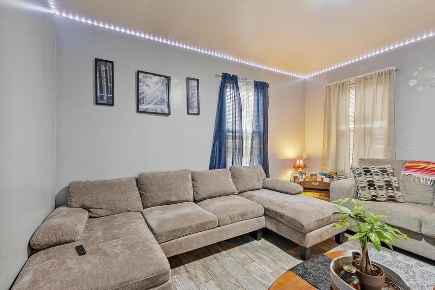 More Photos Of 22 Goddard St, Southbridge Apartments For Sale