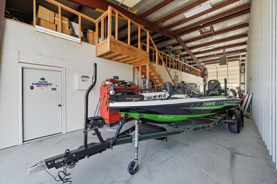 More Photos Of 180 E Chapman Dr, Sanger Warehouse For Sale