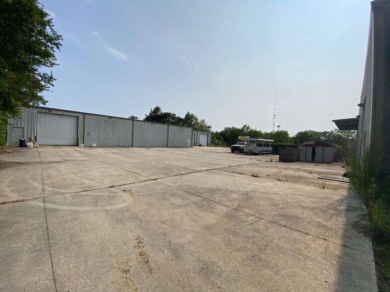 More Photos Of 241 Highway 1085, Madisonville Warehouse For Lease