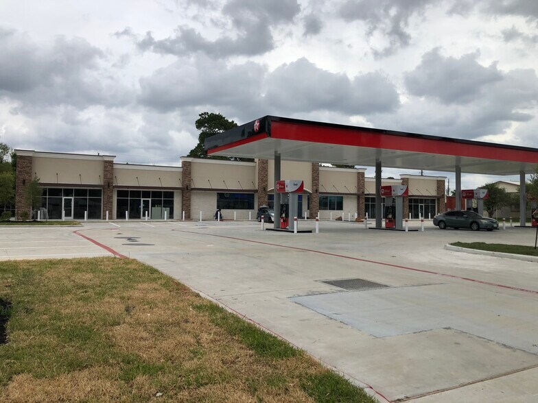 More Photos Of 8300 Antione Dr, Houston Service Station For Lease