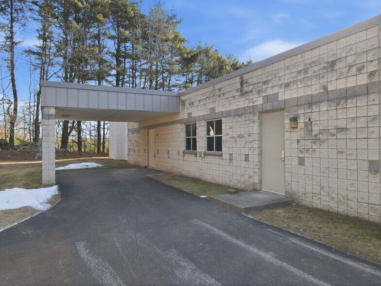 More Photos Of 113 Pocono Dr, Milford Office For Sale