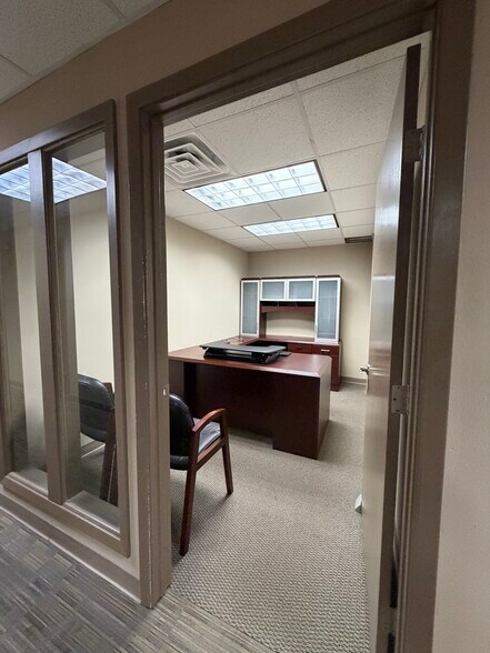 More Photos Of 1018 Central Ave, Metairie Coworking Space