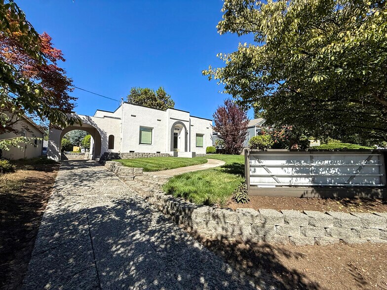 More Photos Of 1718 4th Ave E, Olympia Office Residential For Lease