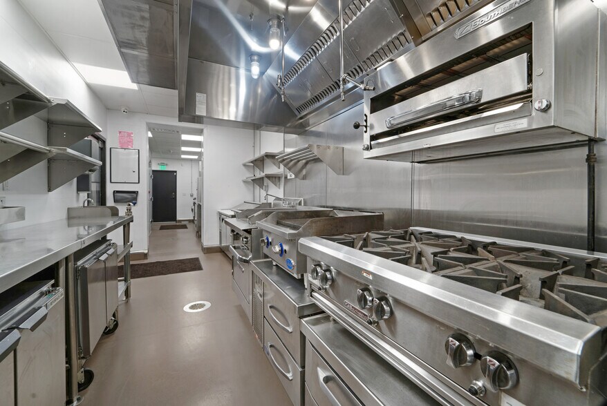 More Photos Of 30 N Main St, Fond Du Lac Restaurant For Sale