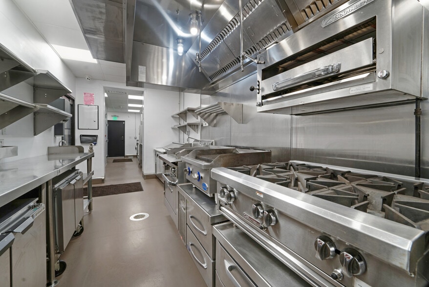 More Photos Of 30 N Main St, Fond Du Lac Restaurant For Sale