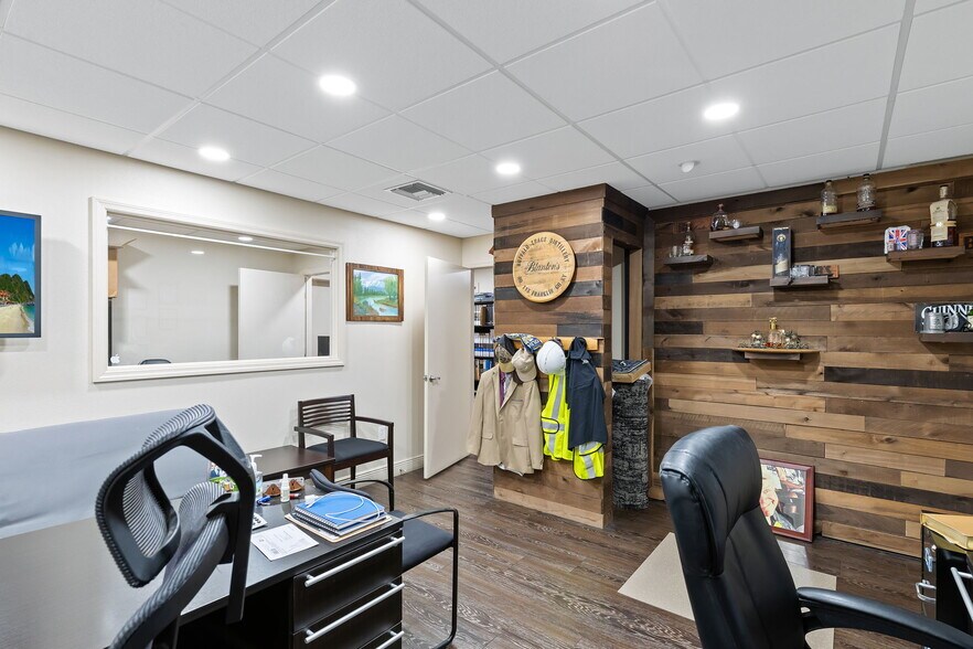 More Photos Of 1356 Bennett Dr, Longwood Distribution For Sale