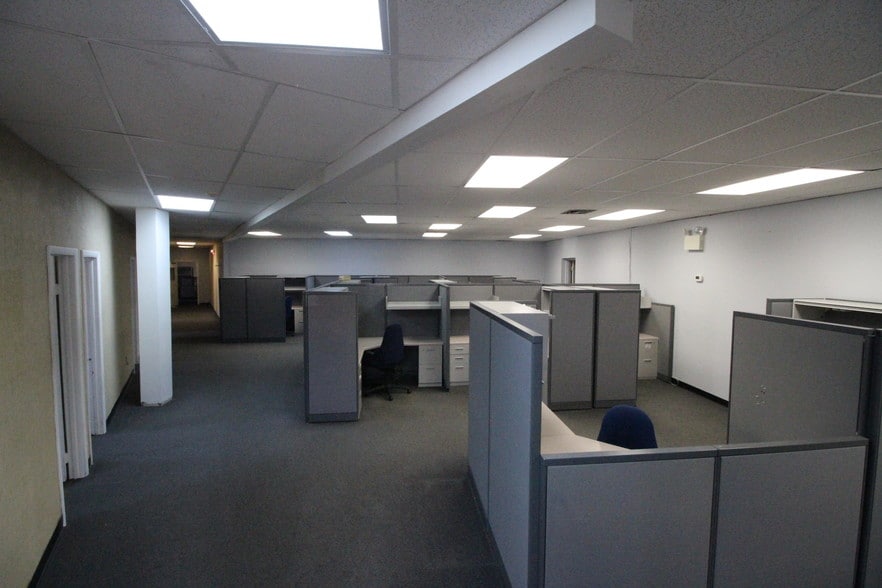 More Photos Of 7300 N Crescent Blvd, Pennsauken Unknown For Lease
