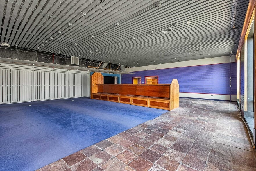 More Photos Of 120 Andover St, Danvers Freestanding For Lease