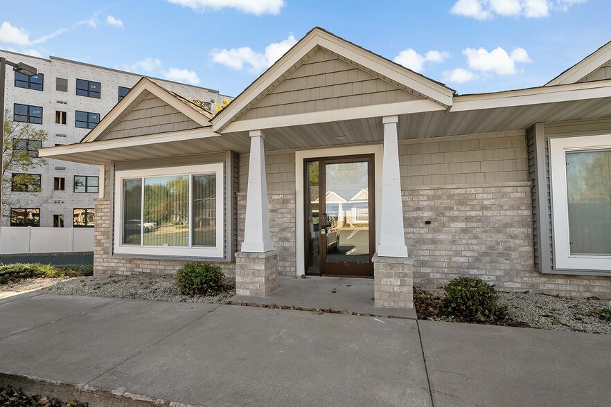 Primary Photo Of 2560-2568 Rice St, Saint Paul Office For Sale