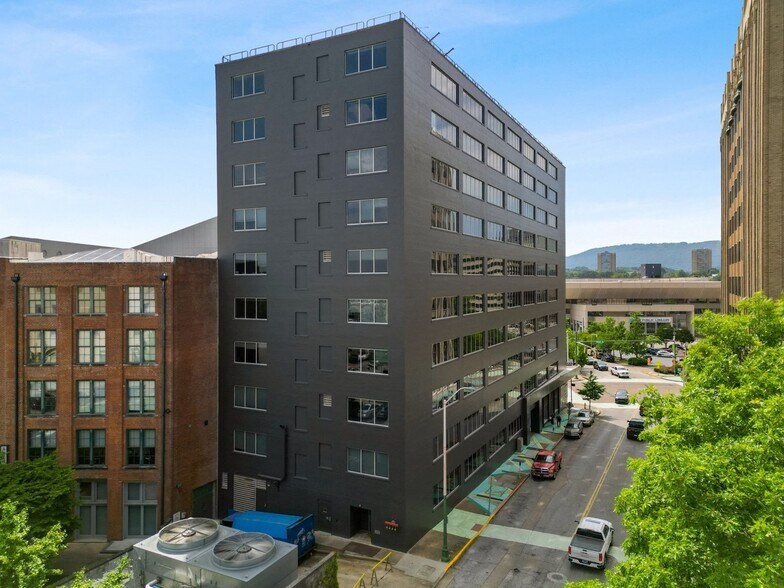 Primary Photo Of 1100 Market St, Chattanooga Office For Sale