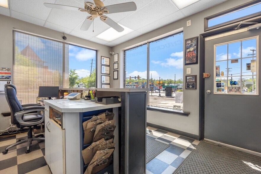 More Photos Of 2304 Huntingdon Pike, Huntingdon Valley Auto Repair For Sale