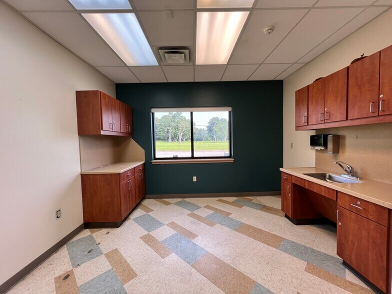 More Photos Of 923 S Broadway, Portland Medical For Sale