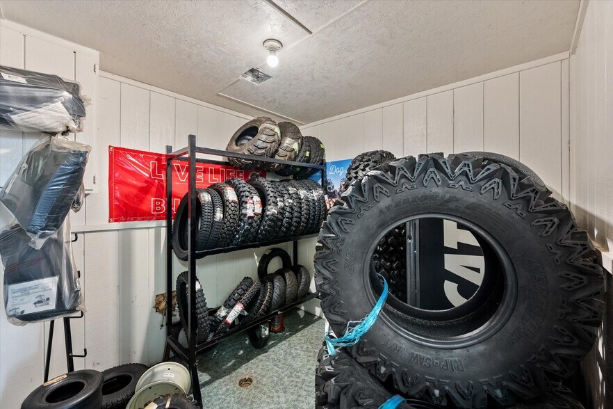 More Photos Of 5 Demick Ln, Salmon Auto Repair For Sale