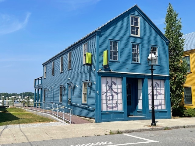 Primary Photo Of 205 Thames St, Bristol Restaurant For Lease