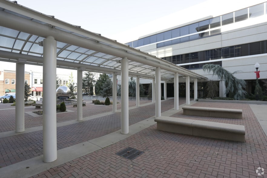 More Photos Of 101 W Saint John St, Spartanburg Office For Lease