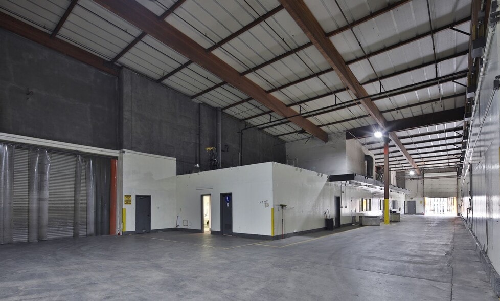 More Photos Of 6001 Snow Rd, Bakersfield Industrial For Sale