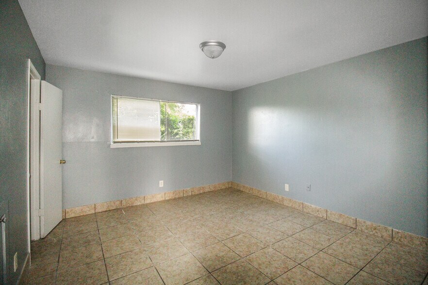 More Photos Of 3046 Golfcrest Blvd, Houston Apartments For Sale