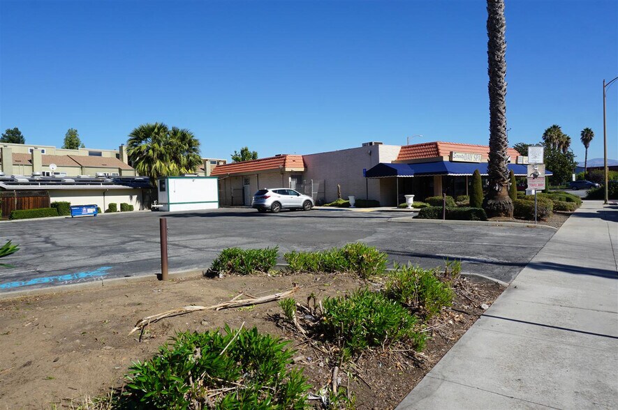 More Photos Of 1123-1125 Luchessi Dr, San Jose Freestanding For Sale