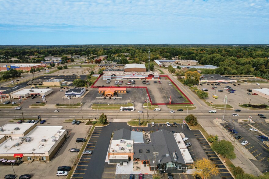 More Photos Of 5002 W Saginaw Hwy, Lansing Storefront For Sale