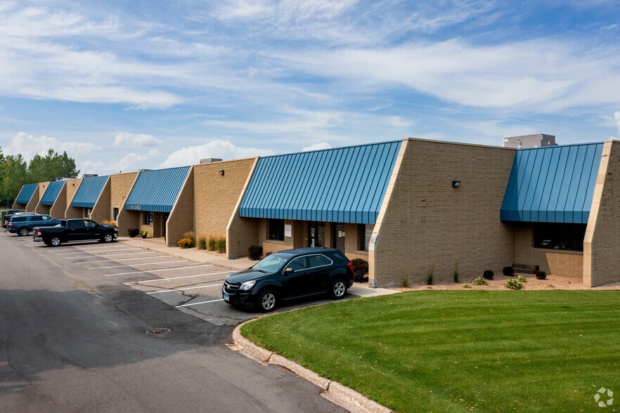 More Photos Of 7150-7174 Shady Oak Rd, Eden Prairie Research And Development For Lease