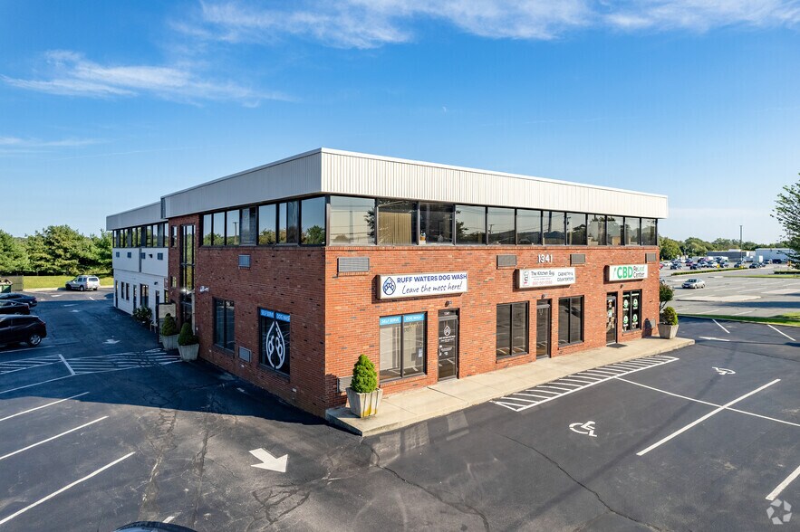 More Photos Of 1341 W Main Rd, Middletown Storefront Retail Office For Lease