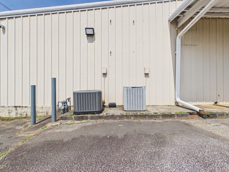 More Photos Of 124 Commerce St, Bowdon Showroom For Sale