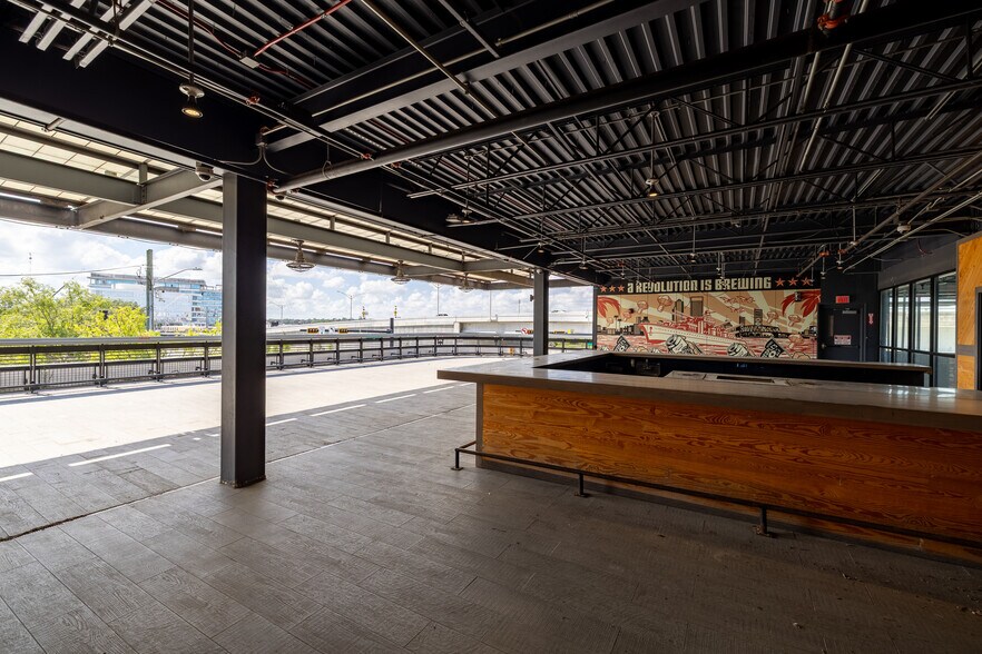 More Photos Of 929 E Bay St, Jacksonville Warehouse For Lease