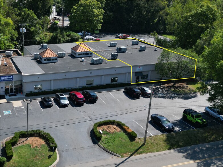 Primary Photo Of 1430 Madison St, Clarksville Bank For Lease