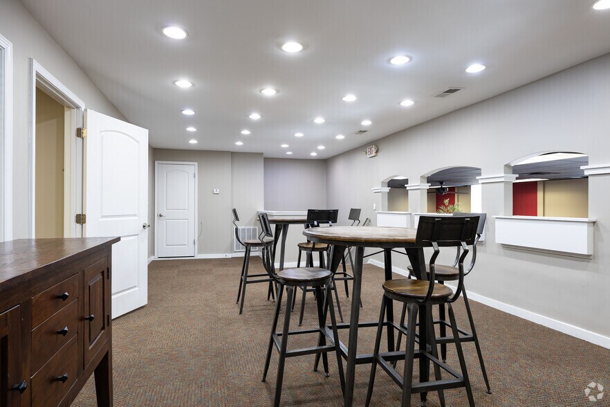 More Photos Of 800 E Grand Ave, Carbondale Apartments For Sale