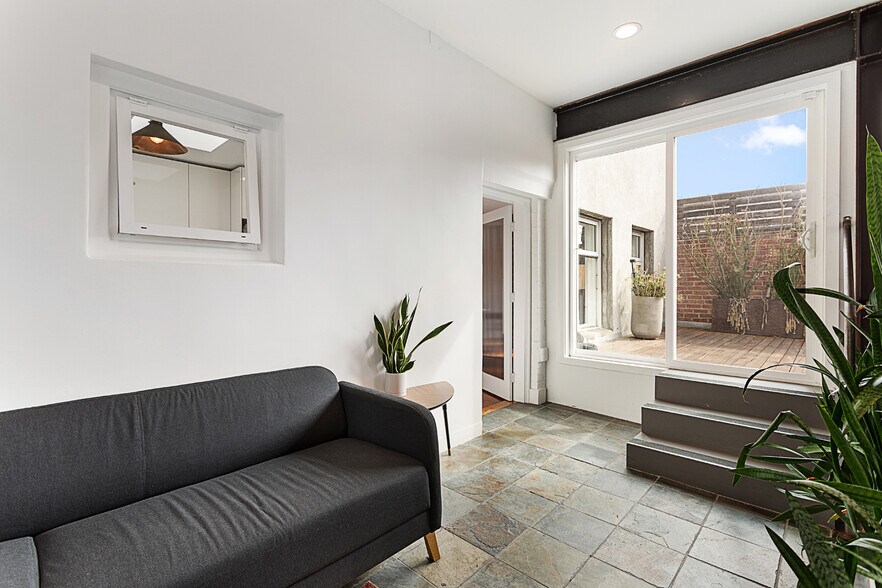 More Photos Of 1322 Innes Pl, Venice Office Residential For Sale