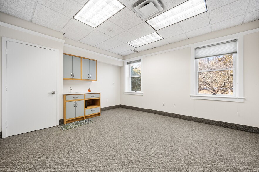 More Photos Of 107 Wilcox Rd, Stonington Loft Creative Space For Sale