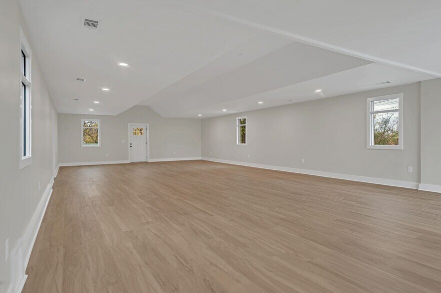 More Photos Of 709 Hart Ln, Nashville Office For Sale