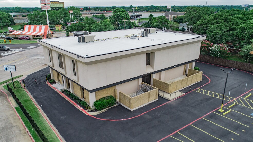 More Photos Of 6464 Brentwood Stair Rd, Fort Worth Office For Sale