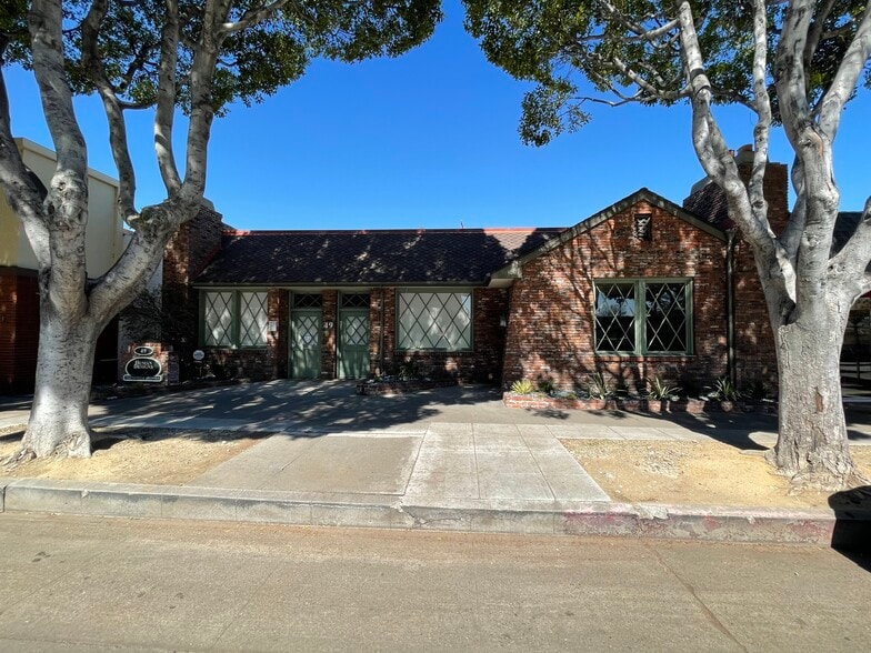 More Photos Of 49-53 E Foothill Blvd, Arcadia Medical For Lease